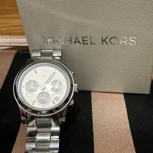 AUTHENTIC (used) Silver tone oversized Michael Kors watch Worn 5 times w/ box